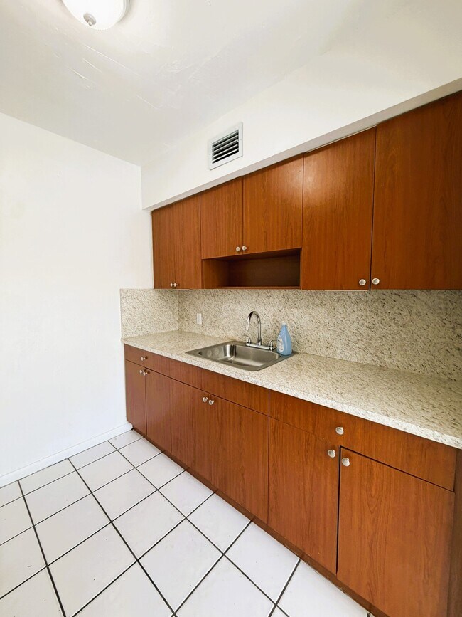 Building Photo - 115 Bentley Dr