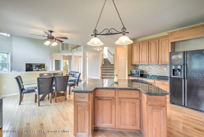 Building Photo - 12 Treetops Dr