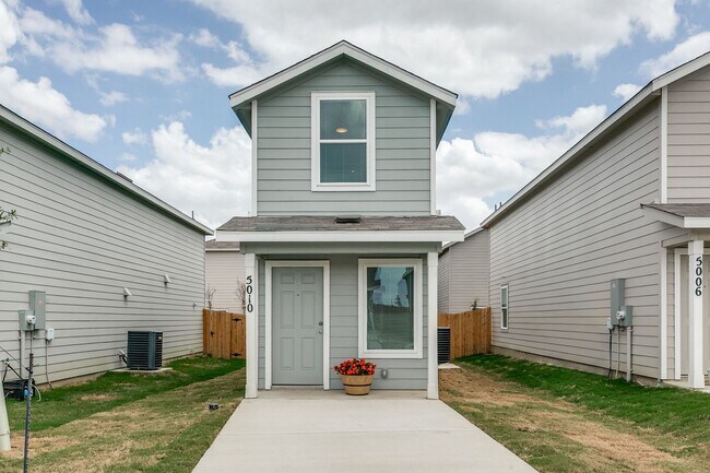 Foto del edificio - Brand-New 2BR Home w/ Loft, Private Yard & Internet Included Near Randolph AFB
