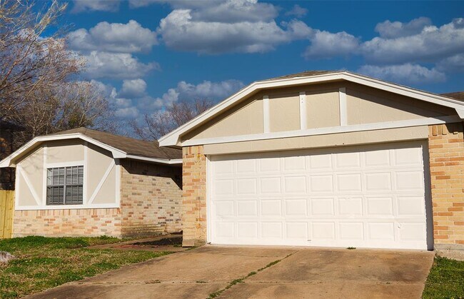 Building Photo - 7011 Zapata Dr