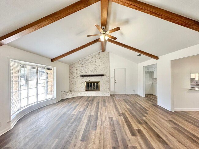 Foto del edificio - Available now! Newly Updated 3/2/2! Large ...