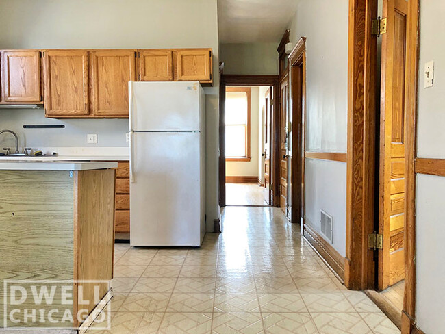 Building Photo - 2334 W Belden Ave