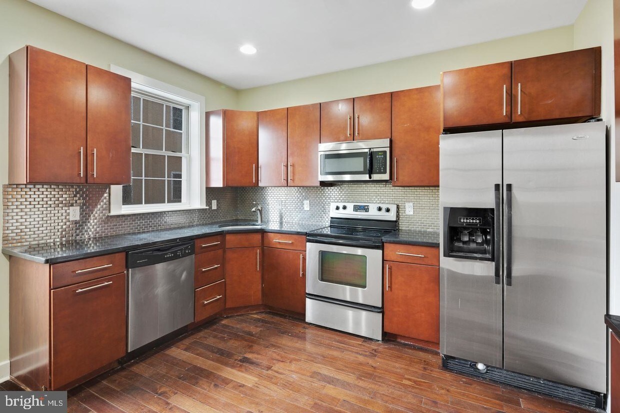 Foto principal - 2615 Christian St