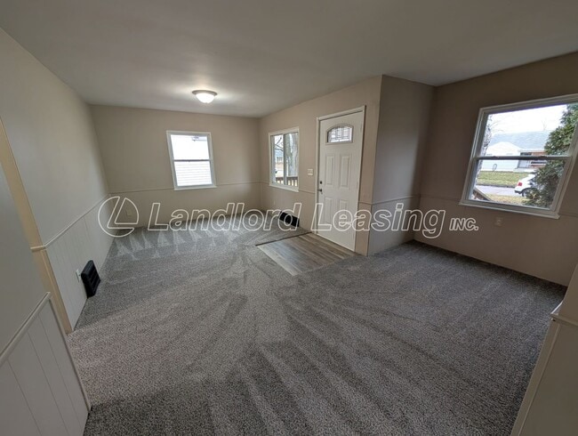 Building Photo - Updated Cape Cod with New Flooring, Front Deck & Garage