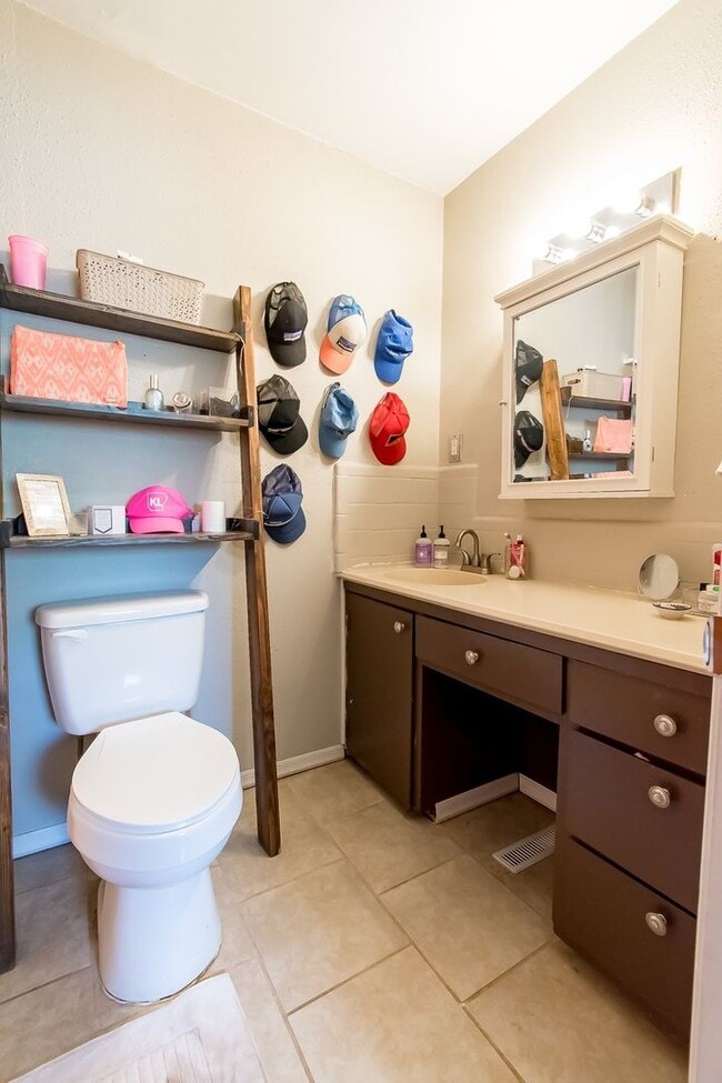 Foto del edificio - Updated and Spacious 4 Bedroom Home Near UofA! AVAILABLE IN JULY!!