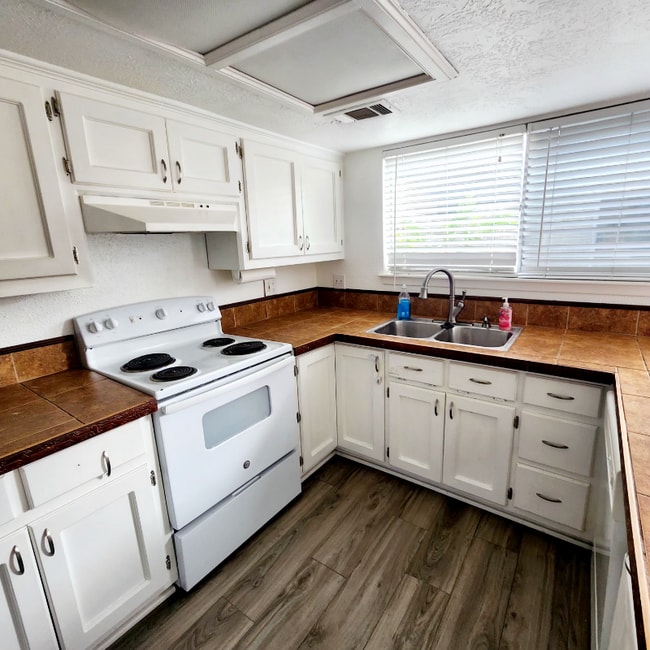 Building Photo - 3862 Laura Leigh Dr