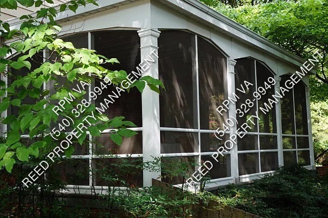 SCREENED PORCH - APT C - 110 Grove St