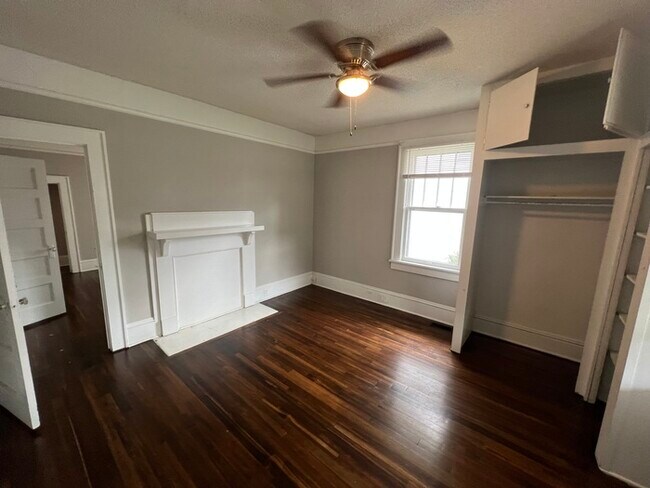 Building Photo - 517 Peronneau St