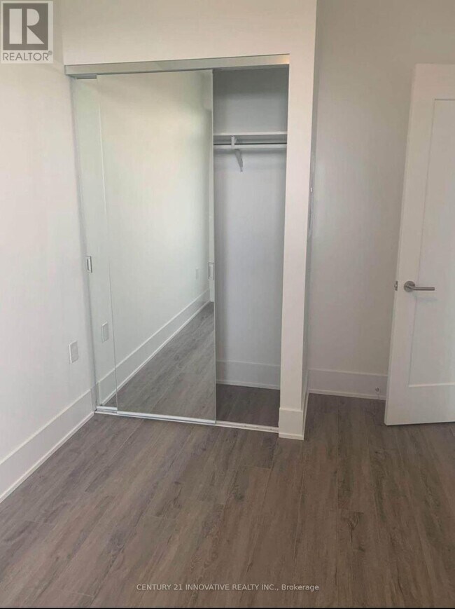 Photo du bâtiment - 575-2575 Bloor St E