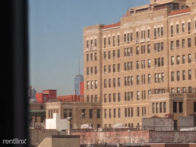 Building Photo - 666 Park Pl