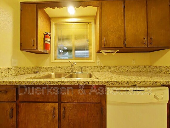 Foto del edificio - 1649 NW Division St