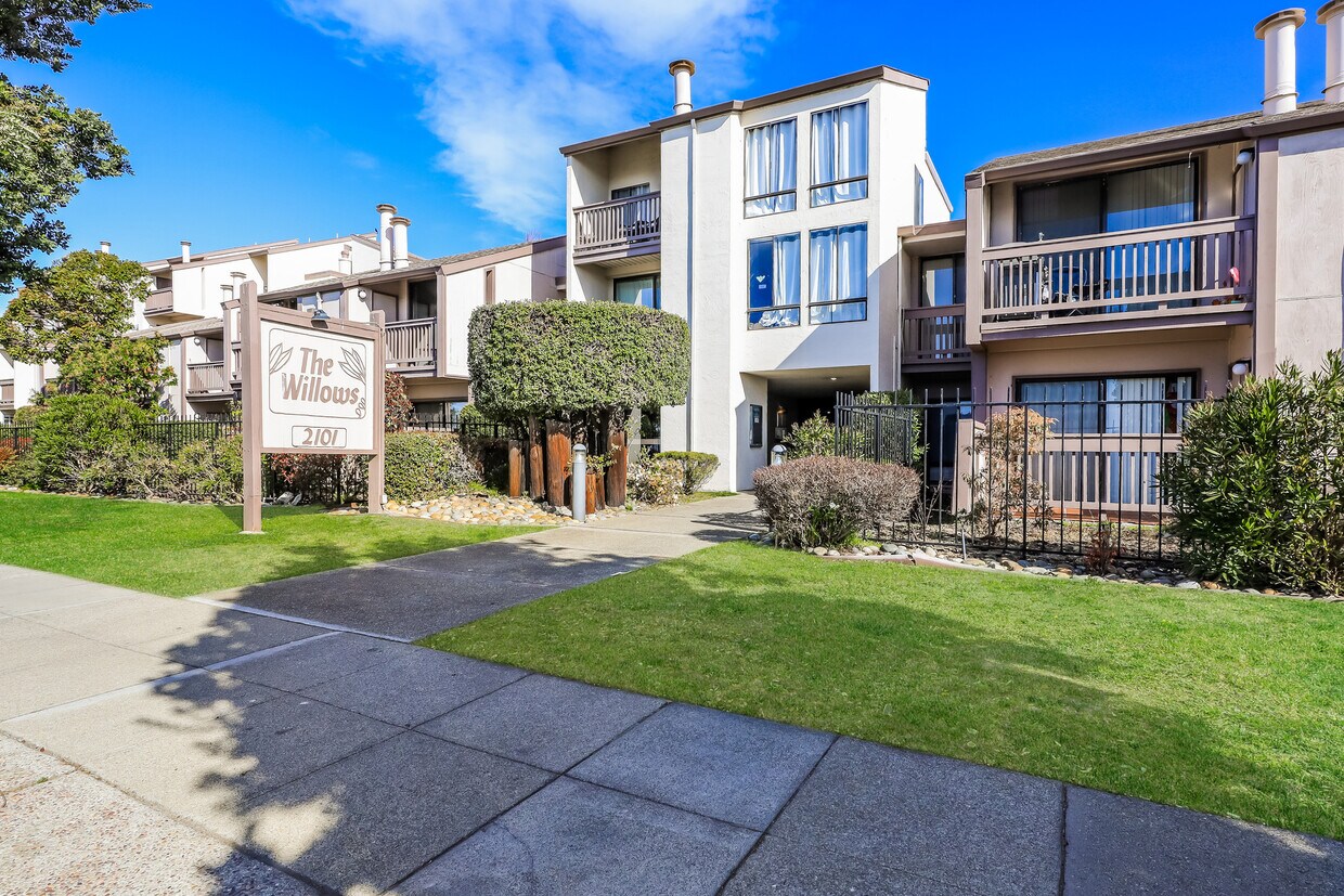 Foto principal - 2101 Shoreline Dr