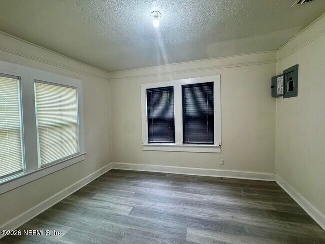 Foto del edificio - 5420 Leaming Ave