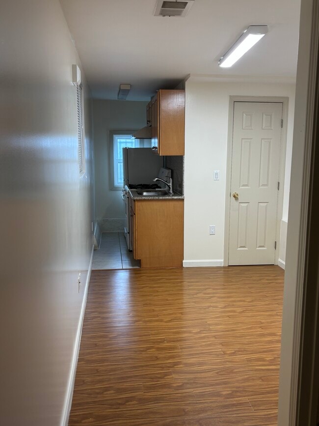 Dormitorio principal 3 (al lado de la unidad principal de los suegros) - 2550 35th Ave