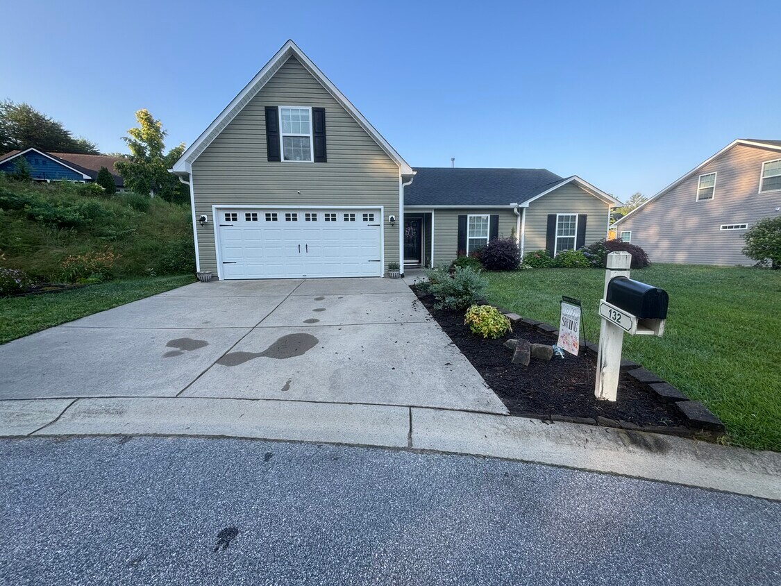 Foto principal - 132 Creekwalk Ln