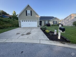 Building Photo - 132 Creekwalk Ln
