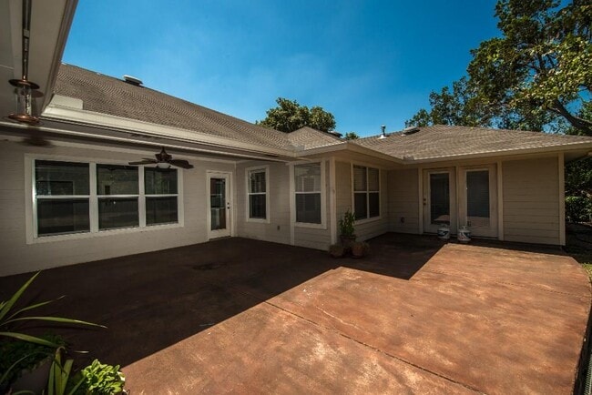 Building Photo - 5640 Oak Blvd