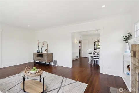 Building Photo - 910 N 75th St