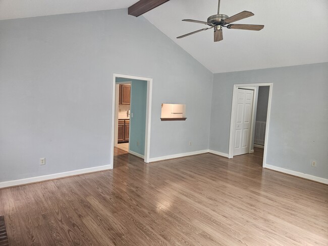 Building Photo - 6902 Persimmon Pl