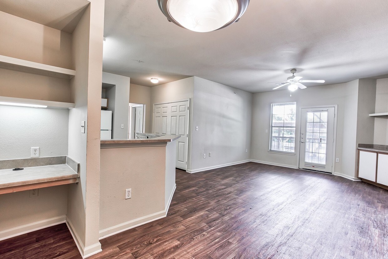 Addison Park Apartments in Arlington, TX