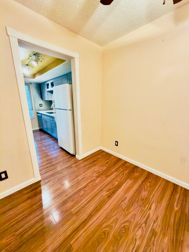 Foto del edificio - 4717 W Lake Sammamish Pky SE