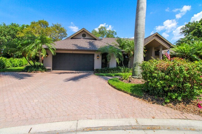 Building Photo - ** PELICAN BAY 3 BEDROOMS PLUS A DEN OR 4T...