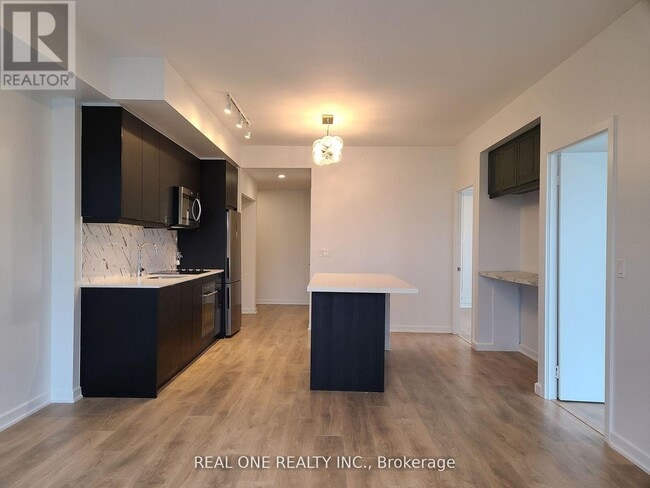 Building Photo - 38 Forest Manor Rd