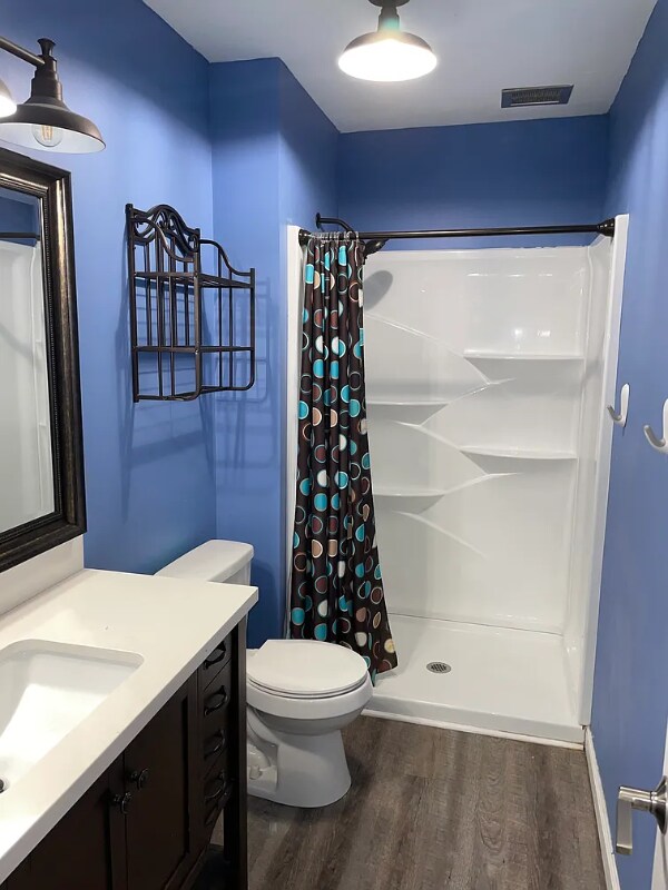 Building Photo - 1010 Country Club Rd