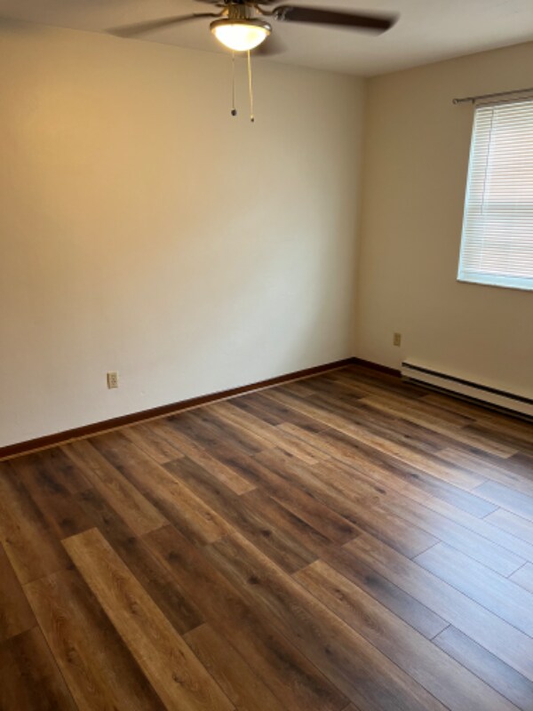 Building Photo - 988 Somerset Dr