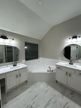 Building Photo - 21725 York Timbers Dr