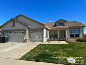 Building Photo - 207 Jansen Ct