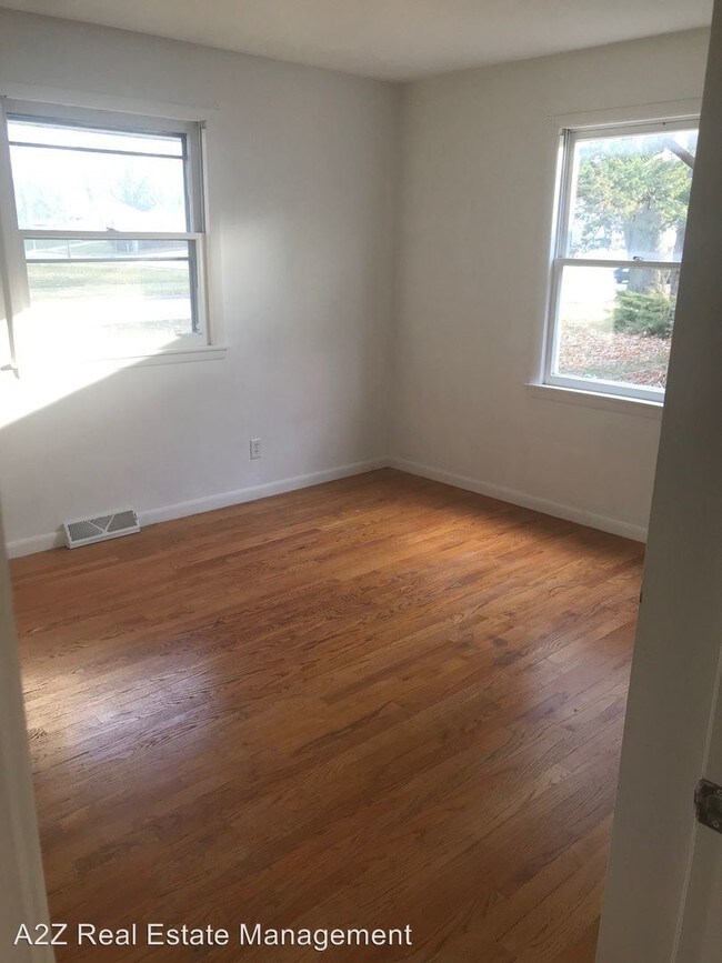 Building Photo - 3 br, 1 bath House - 2210 N Fairmount