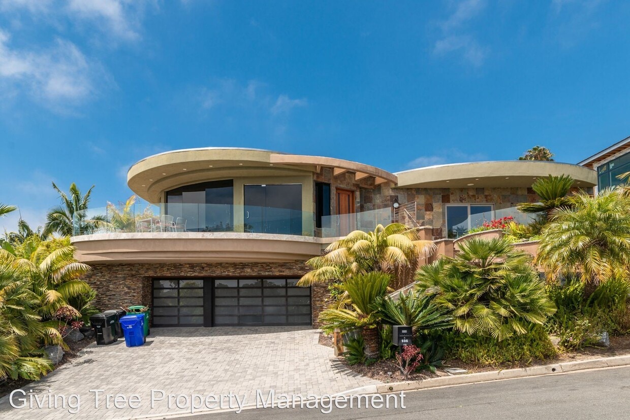 Primary Photo - 4 br, 5.5 bath House - 936 Havenhurst Dr.