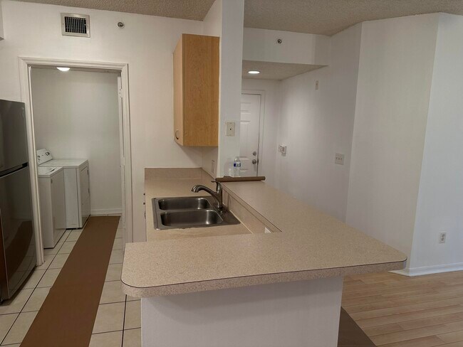 Foto del edificio - 5032 Lantana Rd