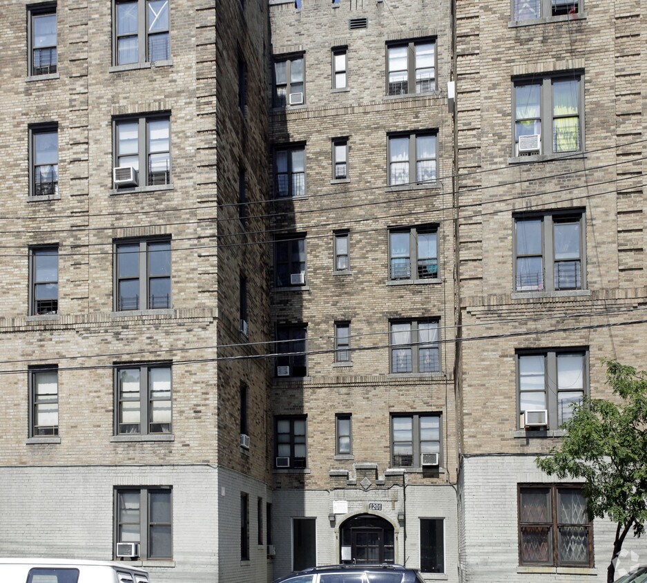 Foto del edificio - 1201 Ogden Ave
