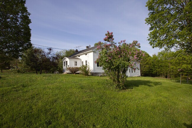 Building Photo - 14 Downing Rd