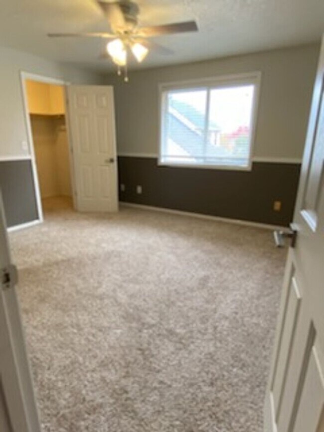 Foto del edificio - 762-770 SW Sitka Dr