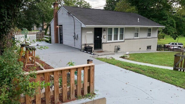 Building Photo - 6412 Kilmer St
