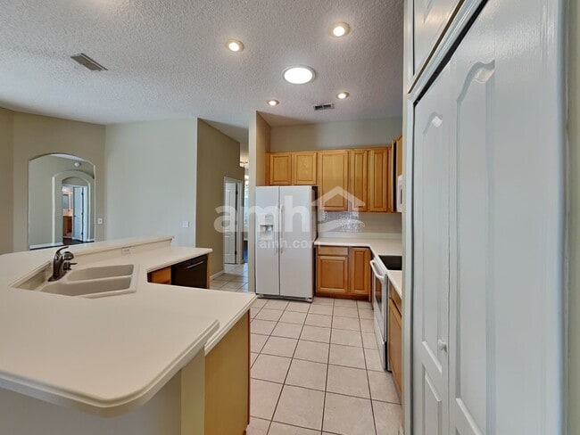 Building Photo - 13712 Lakes Way
