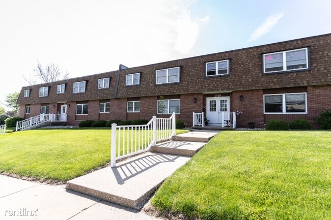 Foto del edificio - 1 br, 1 bath Apartment - 7115 N Miramar Dr