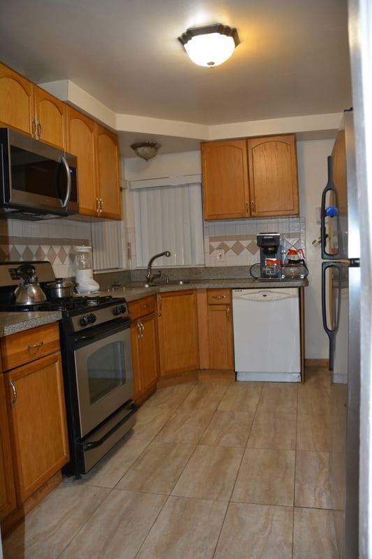 Building Photo - 24271 Kenosha St