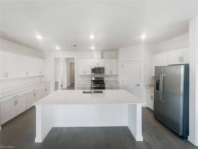 Building Photo - 18347 Ridgeline Dr