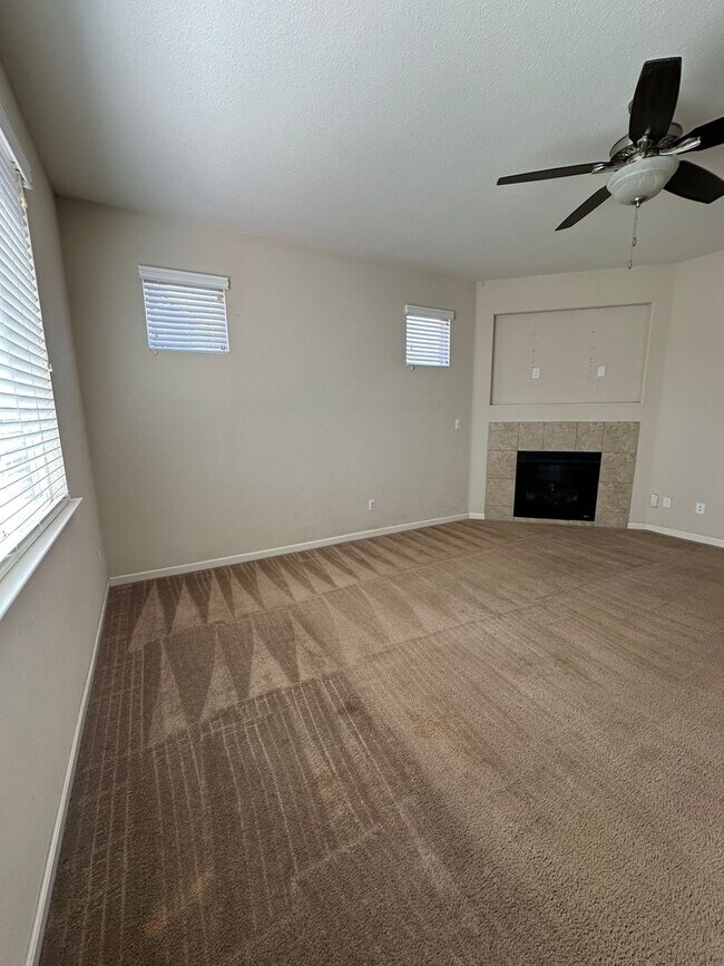 Foto del edificio - Garibaldi Ranch beautiful 4bedroom 3 full ...