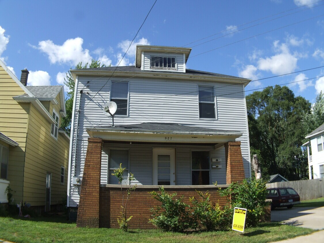 927 Crosby St NW, Grand Rapids, MI 49504 Townhome Rentals in Grand