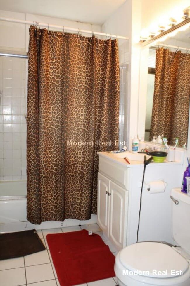 Building Photo - 3Br/1Bth, Available Sep. 1, 2026. Great for a roommates students. MUST SEE!!