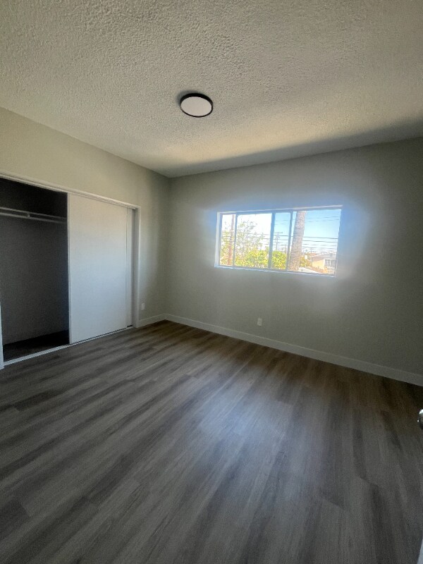 Foto del edificio - 8029 S Hoover St