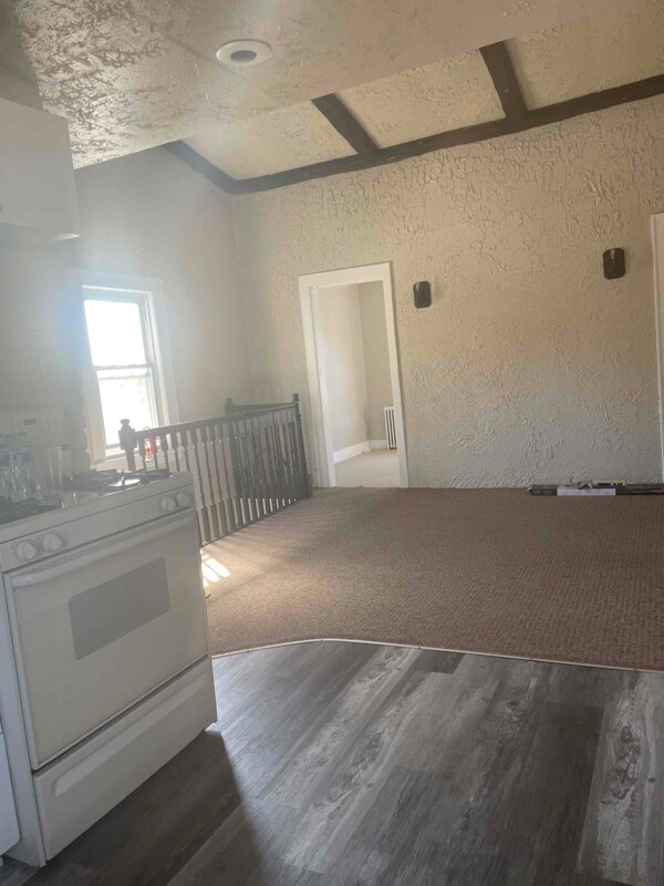 Building Photo - 54 Center St