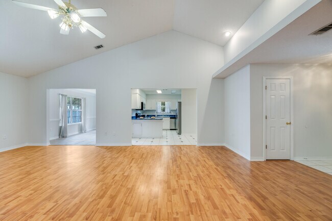 Foto del edificio - 2803 MacGregor Ln