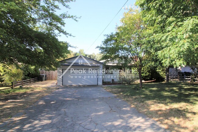 Foto del edificio - Charming 3 bd/ 1.5 ba  Orangevale Home Wit...