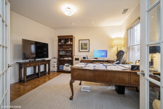 Building Photo - 2048 Valor Ct